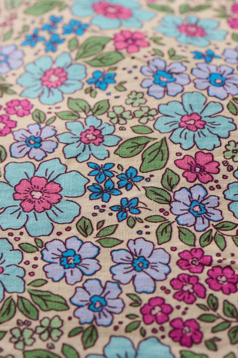 Putetrekk 60x60 -  Kremfarget m/ turkis, blå, fuchsia og lilla blomster
