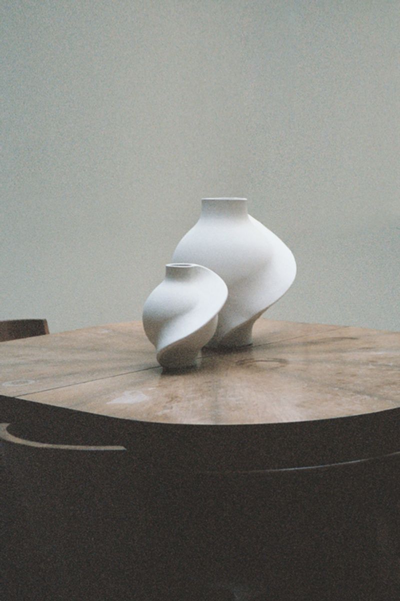 Ceramic Pirout Vase 02, Raw White