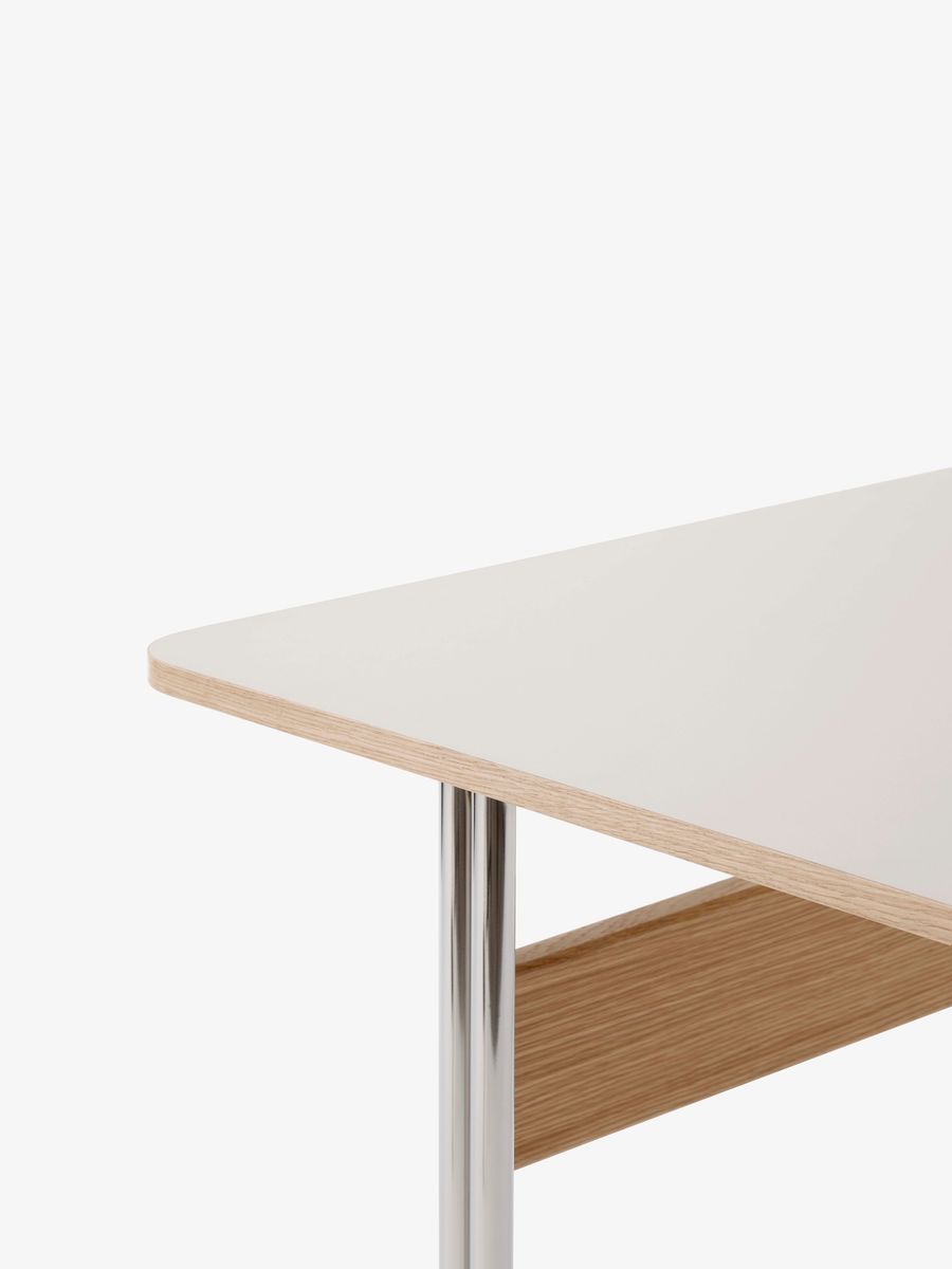 Pavilion AV16 Skrivebord - Mushroom Linoleum (4176) w. oak & chrome base