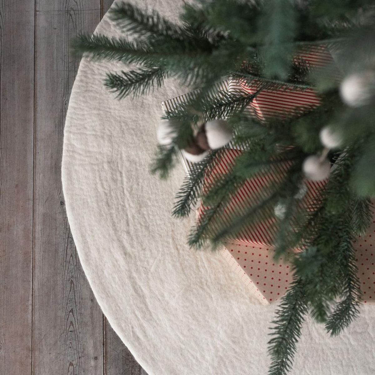 Juletreteppe Ø110 cm - Snø