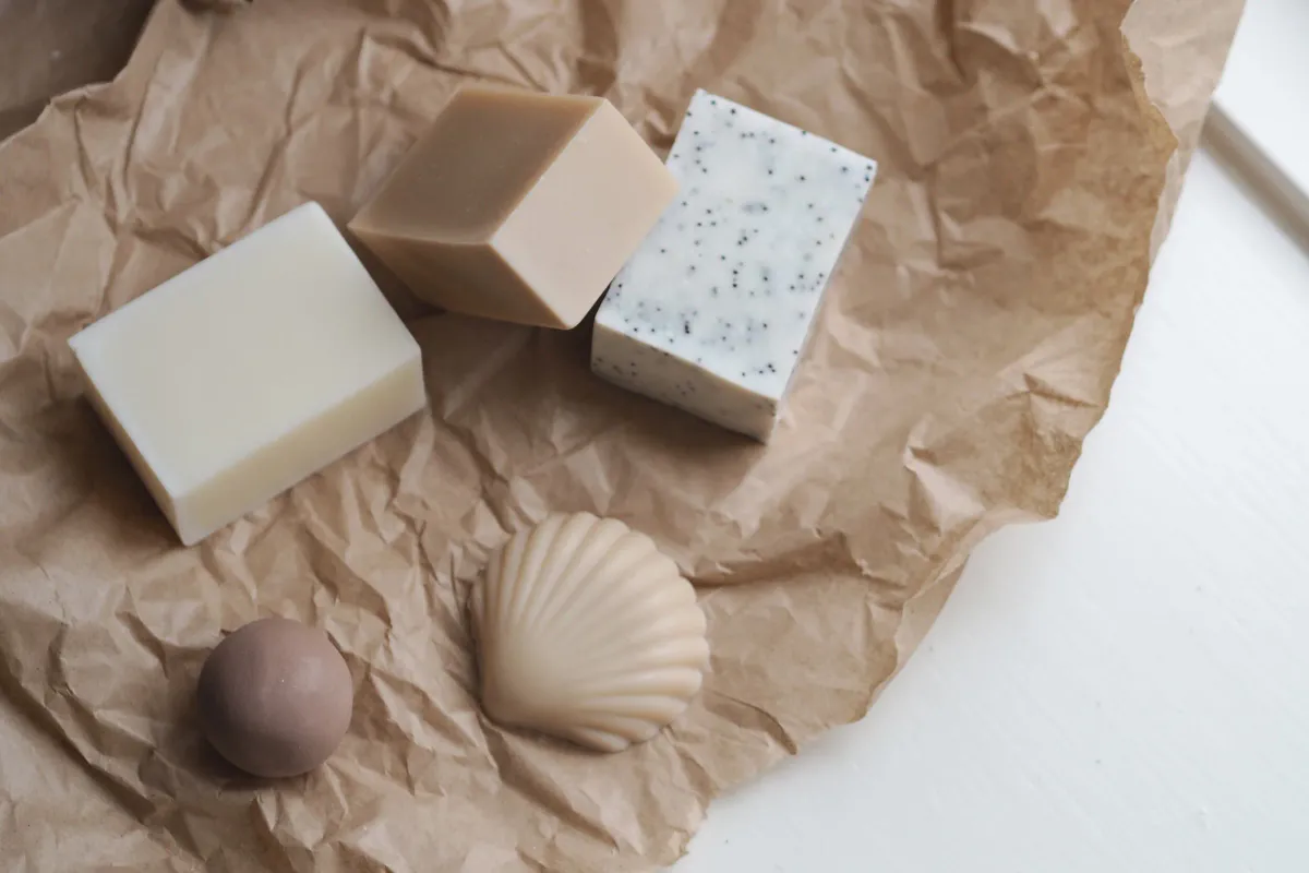 Leiresåpe med beige leire og geranium